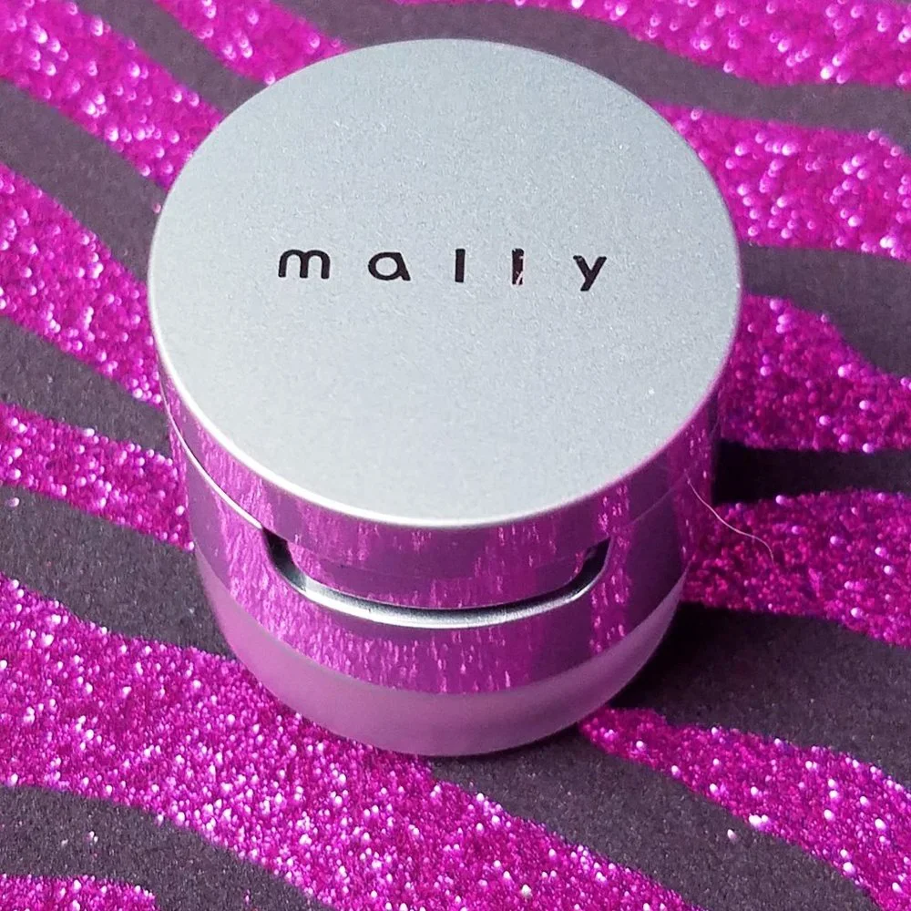 Dreamy Plum‎ Silk Eyeliner Shadow
